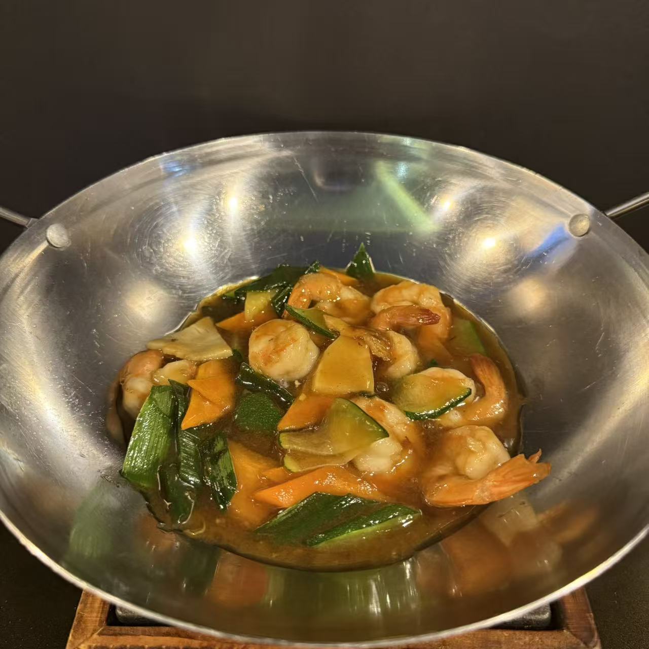 Scodella di fuoco con gamberi