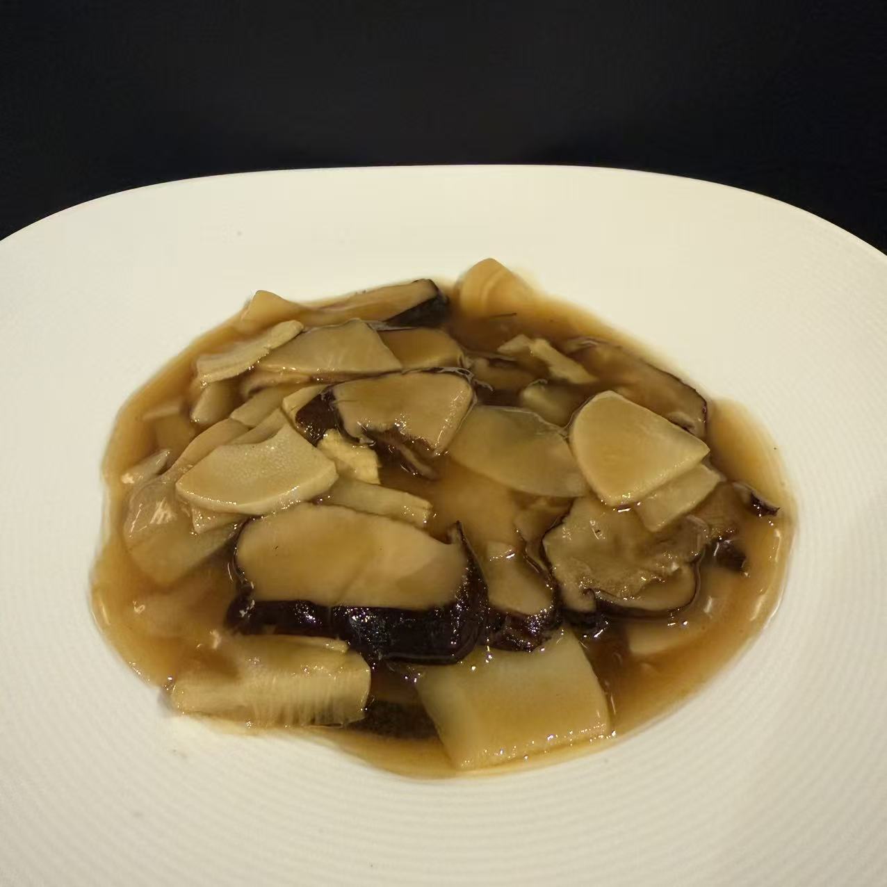 Funghi e bambu saltati